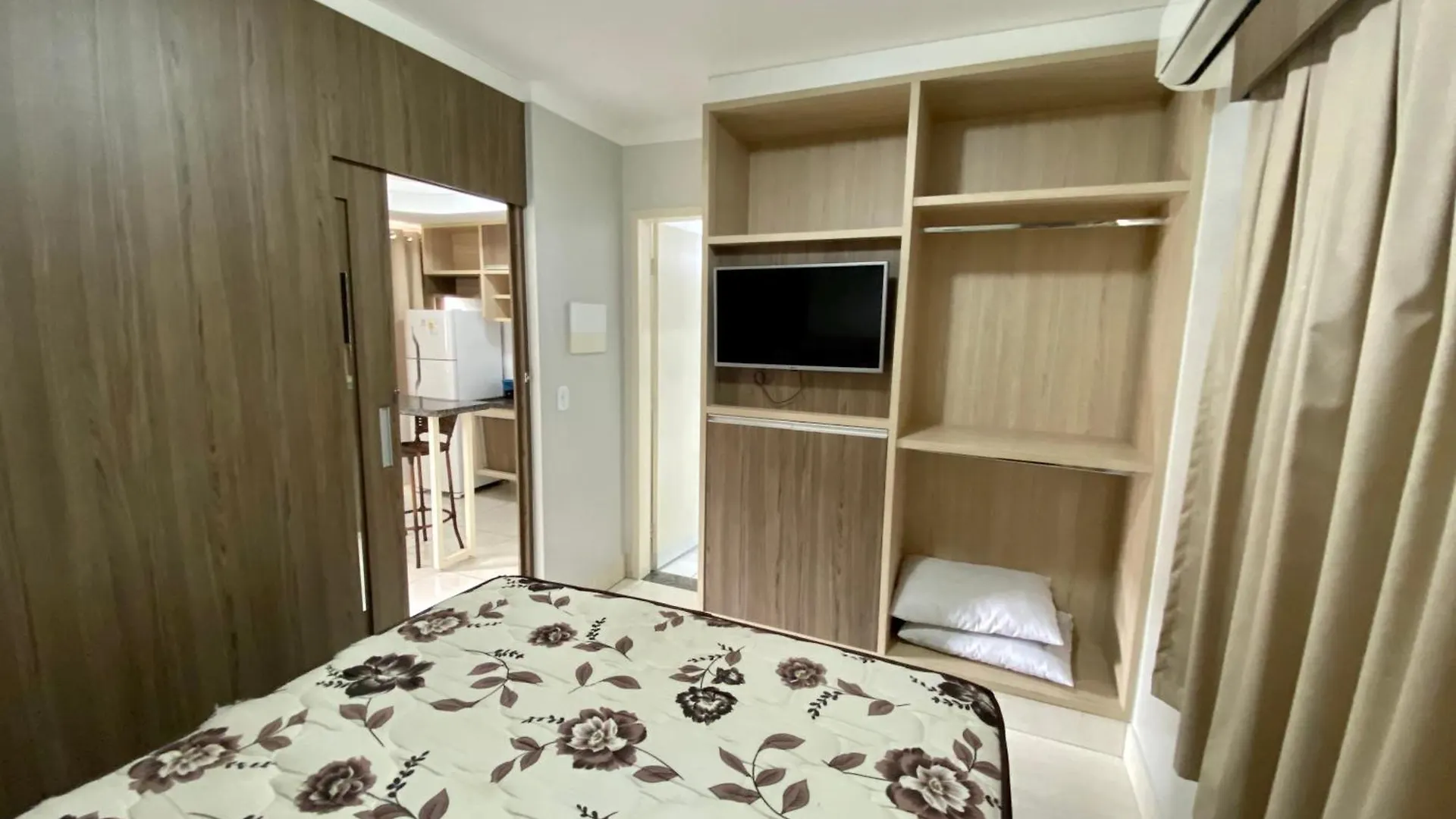 Apartment Di Roma Lacqua Caldas Novas Park 24H, Com Roupas De Cama E Banho